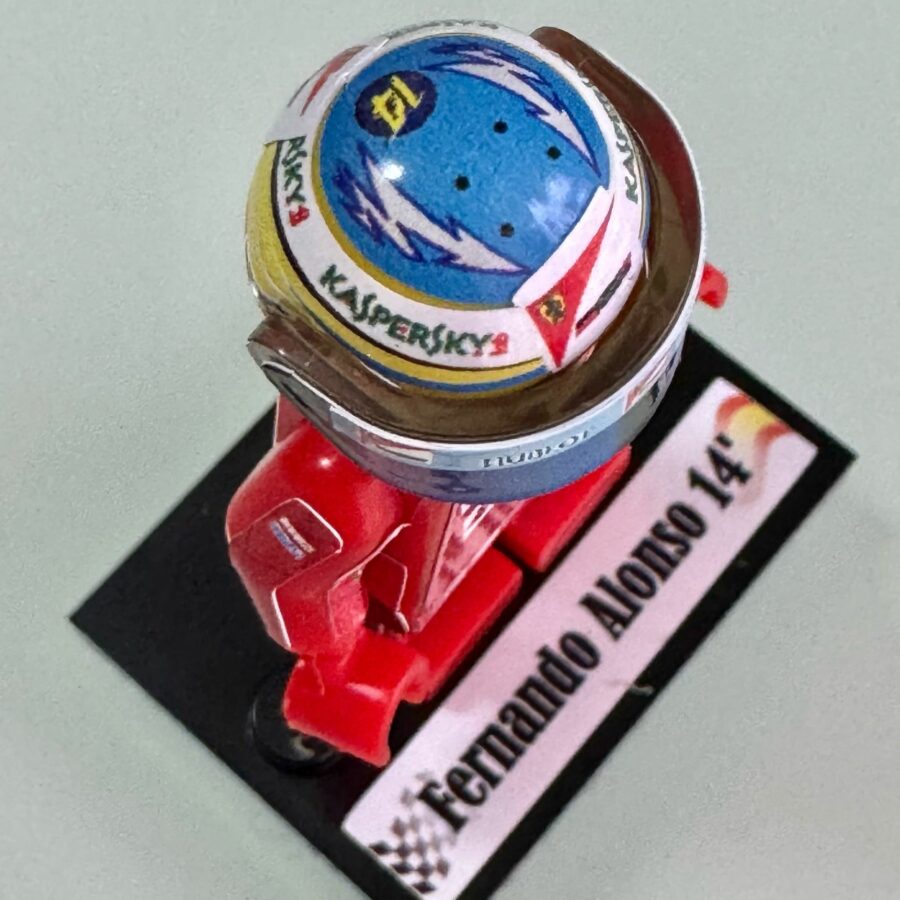 Fernando Alonso 2014 Ferrari F1 formula 1 F1 grand prix pilota figura driver Super suit and super helmet in minifigure from the Lewis Hamilton store collection.