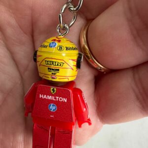 KEY RING KEYCHAIN F1 Minifigure Lewis Hamilton 44 F1 2025 Debut Ferrari GP F1 formula grand prix pilota figura driver Super suit super helmet minifigure from the Ayrton Senna store collection.