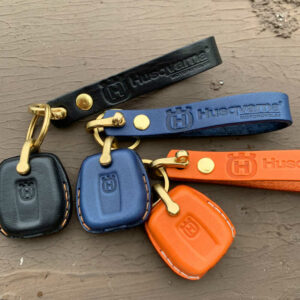 Husqvarna Vitpilen/Svartpilen 401 Key Case – Handmade Leather Smart Key Cover Custom Colors from the Vintage store collection.
